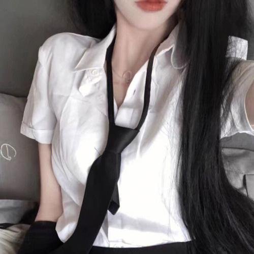 芒果和红色轮椅